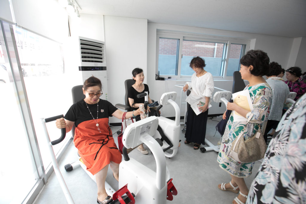 다 함께 운동과 소통을.jpg